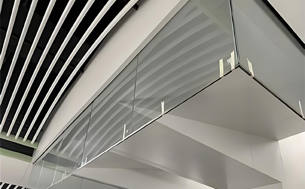 水磨沟玻璃挡烟垂壁