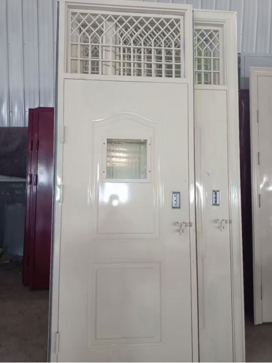 水磨沟学校教室门