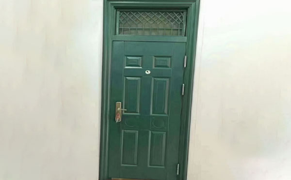 水磨沟学校教室门