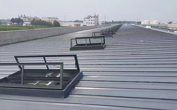 某中学室内体育馆水磨沟排烟窗改造项目