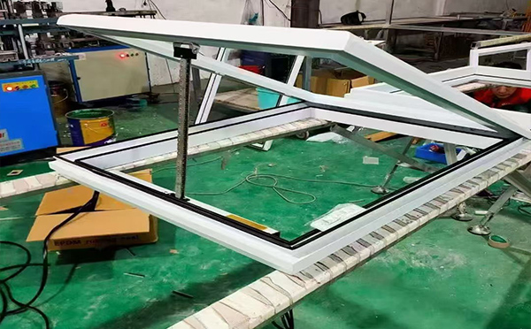 某地下车库出入口水磨沟排烟窗配置工程