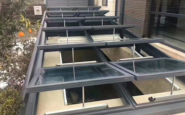 某轨道交通车辆维修车间水磨沟排烟窗应用