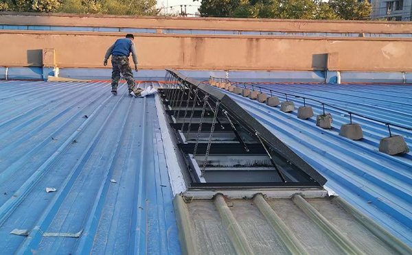 某区域性物流仓储中心水磨沟排烟窗系统安装项目