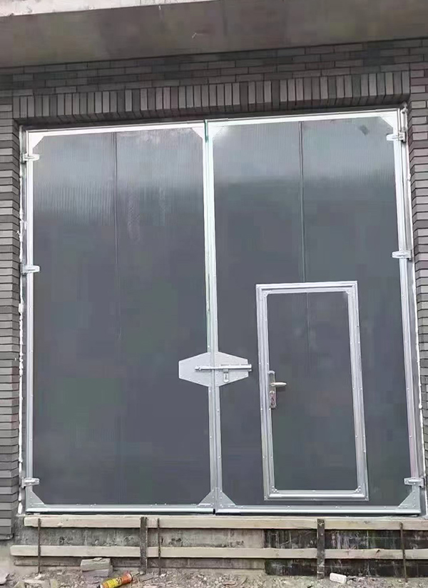 水磨沟工业平开门在大型设备制造车间的应用实例